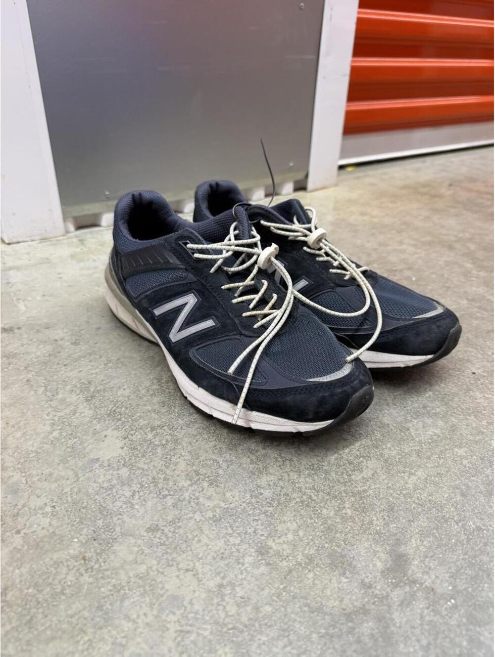 new balance 990v5 navy and white running gym shoes size 10.5 MENS